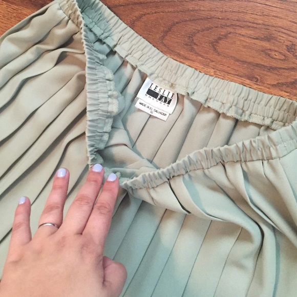 🚫SOLD🚫Vintage pleated skirt - Picture 3 of 4