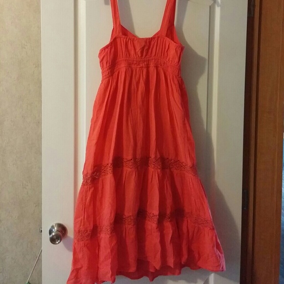 Fun flowy sundress - Picture 4 of 4