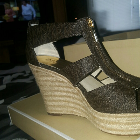 SOLD - Picture 3 of 4