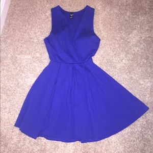 Blue short Windsor dress