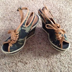 Camo platform sandals