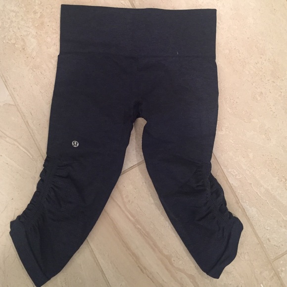 Lululemon in the flow crop yoga pants