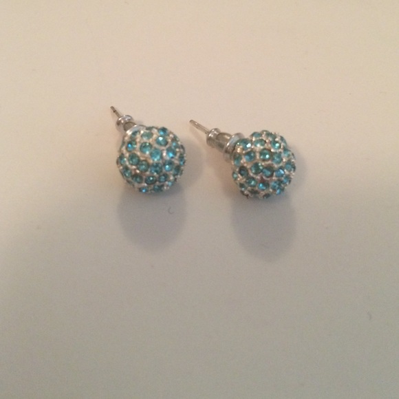 Blue stone stud - Picture 1 of 1