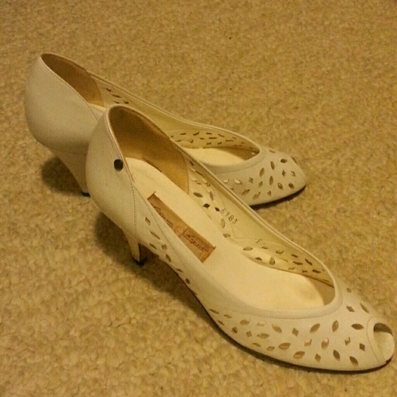 Shoes - Picture 3 of 4