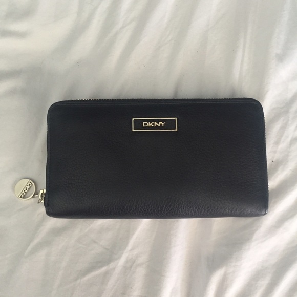 dkny wallet