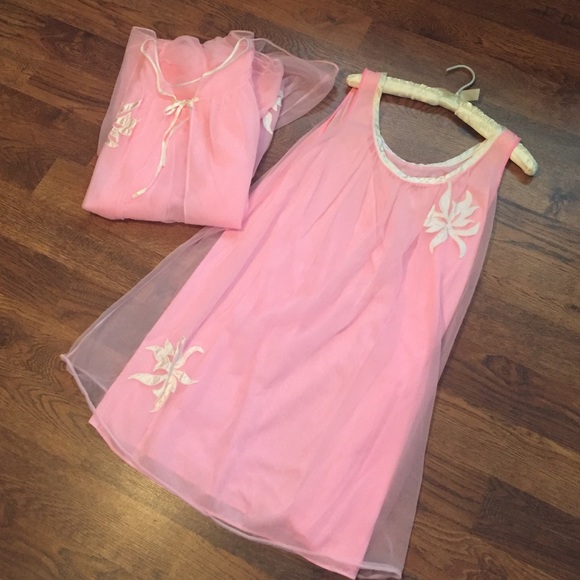 🚫SOLD🚫Vintage 2 piece sleep set in pink - Picture 2 of 4
