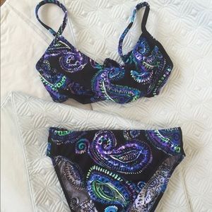 Venus...underwire front twist bikini