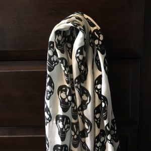 Skull scarf