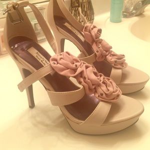 Simply Vera wang heels