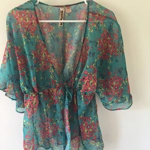 Pretty floral kimono top