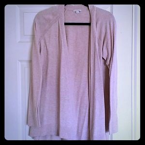 Maternity open long sleeve cardigan.