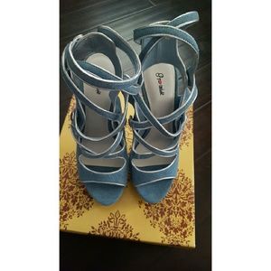 Strap jean Heels