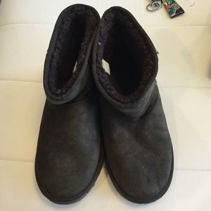 Short brown EMU booties