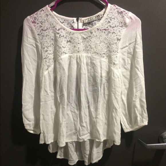 White open back 3 quarter length sleeved shirt