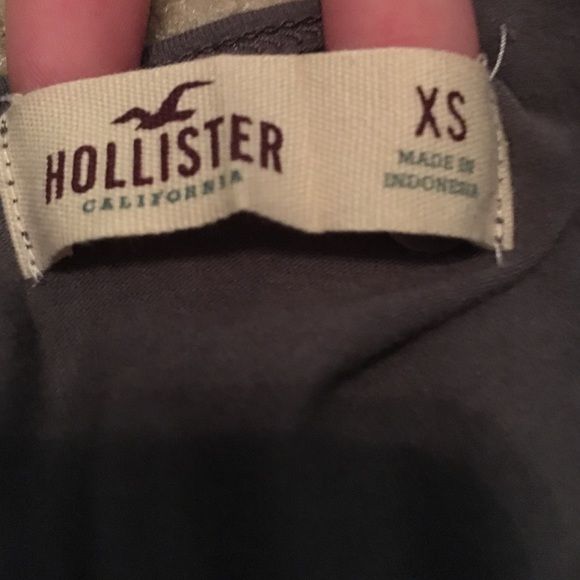 Cute grey crop top! - Picture 2 of 3