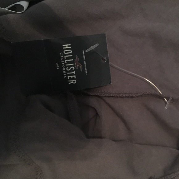 Cute grey crop top! - Picture 3 of 3