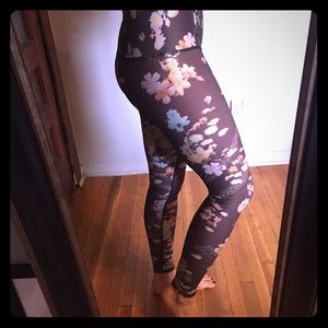 Teeki yoga legging. Adorable wildflower pattern!