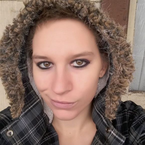 Meet your Posher, Beth - Picture 1 of 1