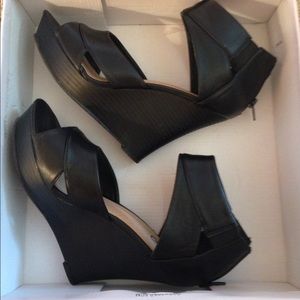 Black high-heel wedges