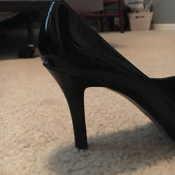 Cute black heels, slightly worn. - Picture 3 of 3