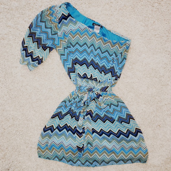 One Shoulder Chevron Belted Dress - Picture 2 of 4