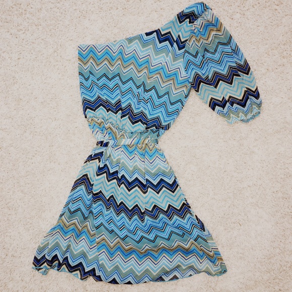 One Shoulder Chevron Belted Dress - Picture 3 of 4