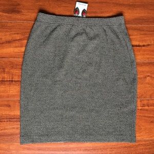 St. John Knit Skirt (Black Stripped)