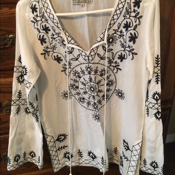 White w blue embroidery tunic! Beach coverup.
