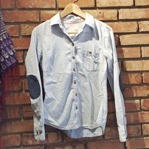 Button Down with corduroy pattern detail