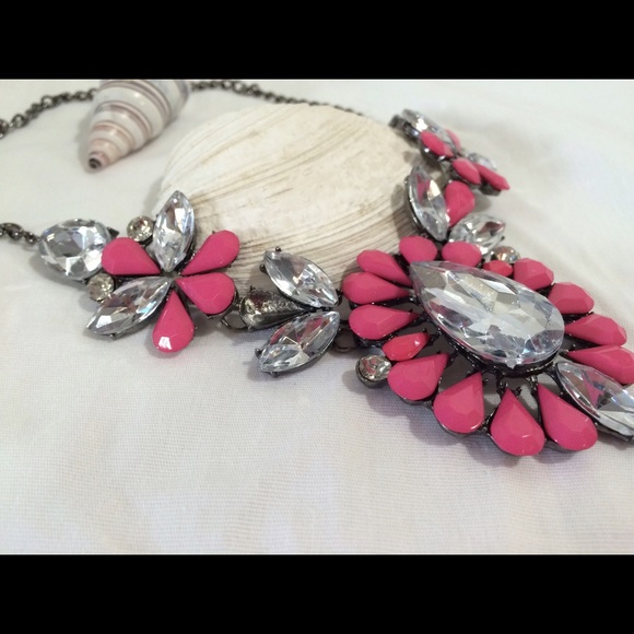 ☀️Posh Statement Necklace☀️ - Picture 3 of 4