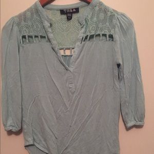 Tela lace detailed 3/4 sleeve top