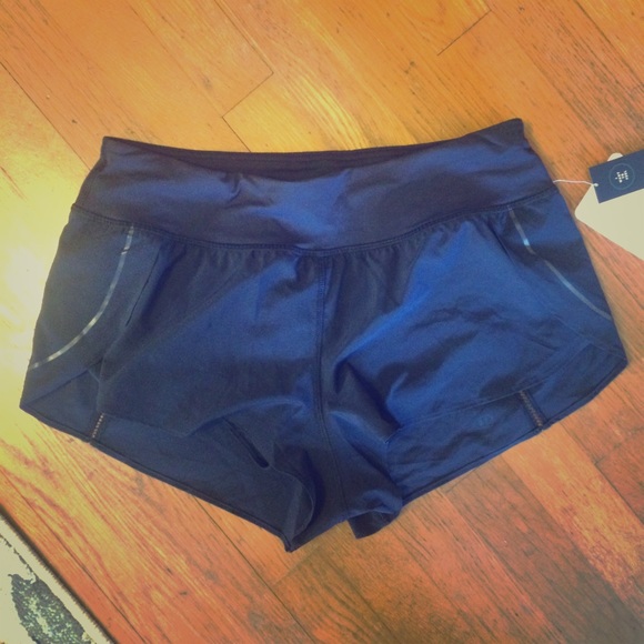 x2 Lululemon Split Second II Short in Black