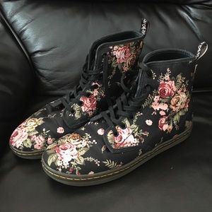 Women's 1460 Victorian Flowers Doc Martens