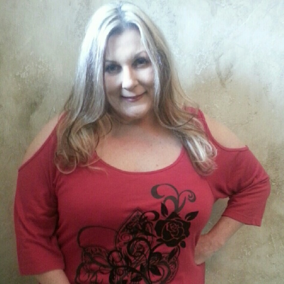 twist and tease Tops - Cold shoulder very cute on