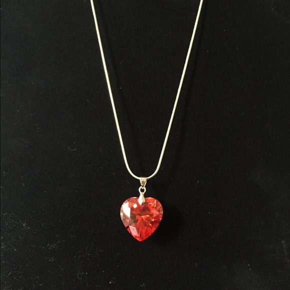 Red heart necklace - Picture 2 of 4
