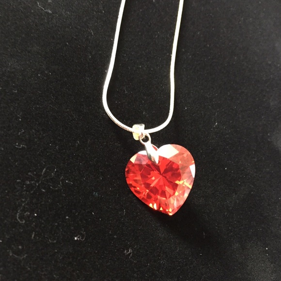 Red heart necklace - Picture 3 of 4