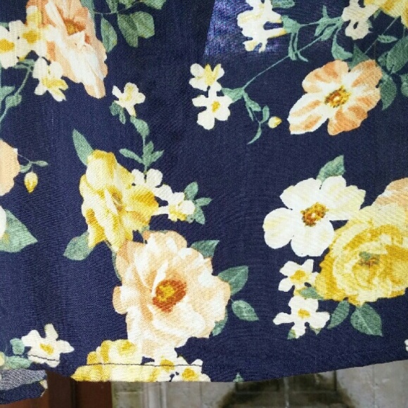 Navy Blue Floral Open Back Crop Tank - Picture 2 of 5