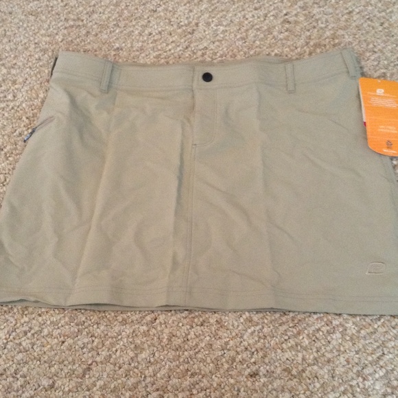 Roadrunner Sports Dresses & Skirts - 👻 Donating 10/29 🎃 NWT Roadrunner Sports Skirt