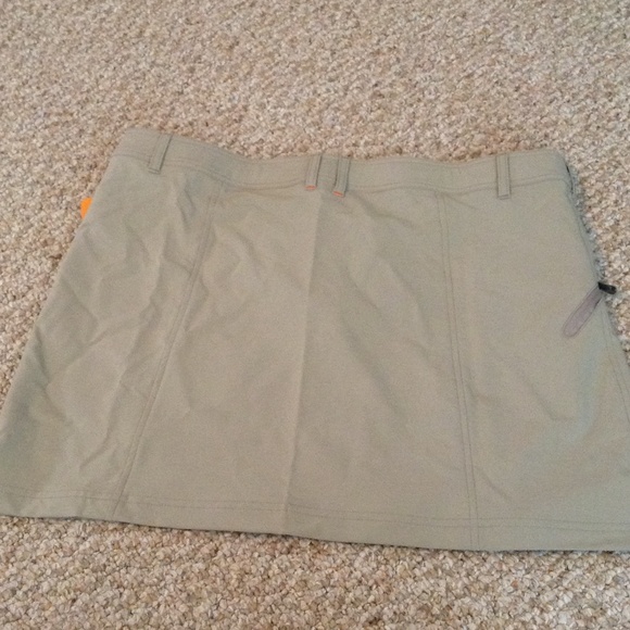 👻 Donating 10/29 🎃 NWT Roadrunner Sports Skirt - Picture 2 of 4