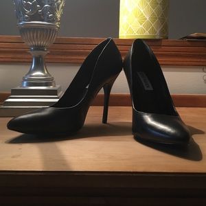 Steve Madden black leather heels