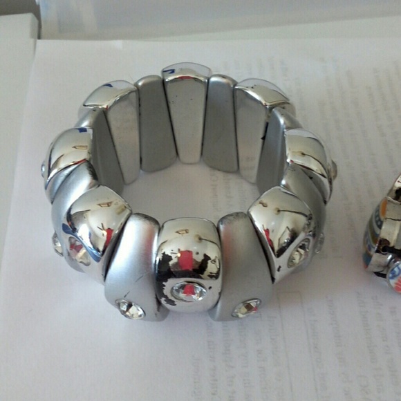 Bracelets - Picture 2 of 4