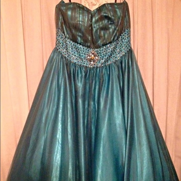 Alyce Paris prom dress - Picture 3 of 4