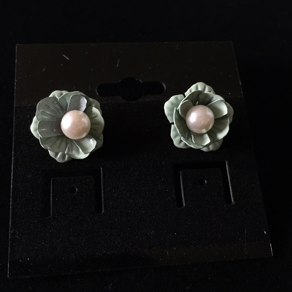 Flower earrings - Picture 2 of 3