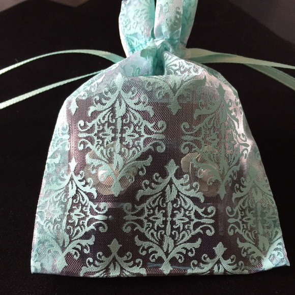 Flower earrings - Picture 3 of 3