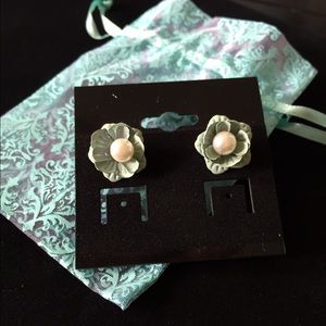 Flower earrings