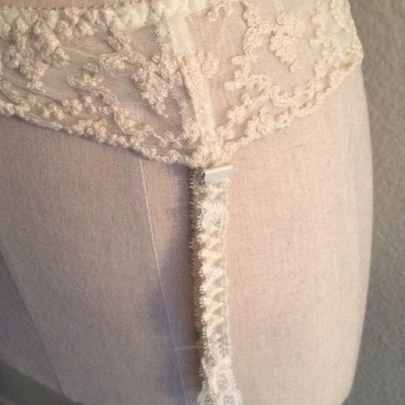 Vintage Victoria Secret Ivory Lace Garter Belt - Picture 2 of 4
