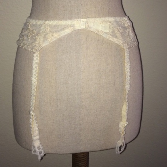 Vintage Victoria Secret Ivory Lace Garter Belt - Picture 3 of 4