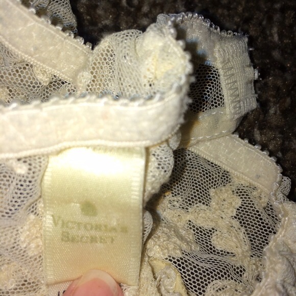 Vintage Victoria Secret Ivory Lace Garter Belt - Picture 4 of 4