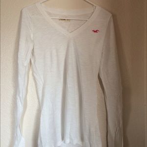 Longsleeved white V-neck from Hollister.