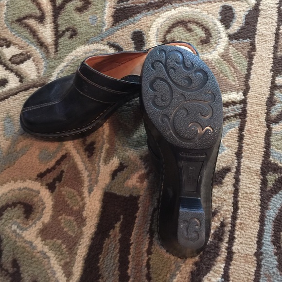 Black clogs - Picture 2 of 2